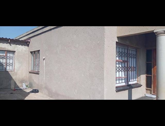3 BEDROOM HOUSE FOR SALE IN MASHIMONG